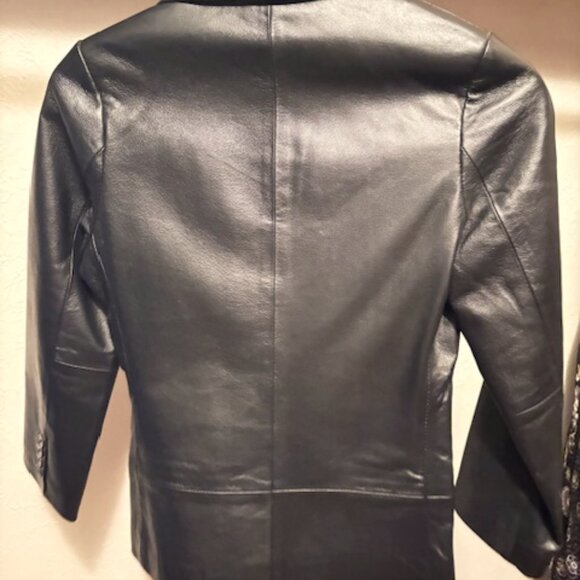 Girls leather jacket size 7/8 - Picture 2 of 4